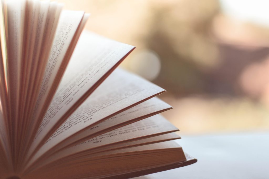 Atelier "Détournez les pages" à la médiathèque Les Contamines Montjoie