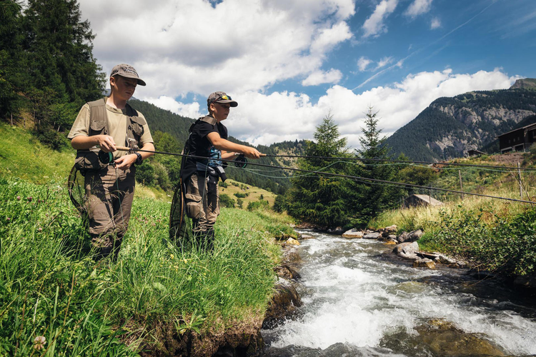 Pêche en rivière sortie accompagnée pour les enfants Cordon