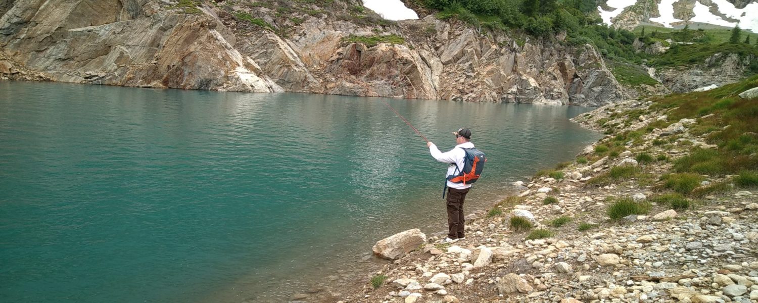 Guidage de pêche en lac de montagne