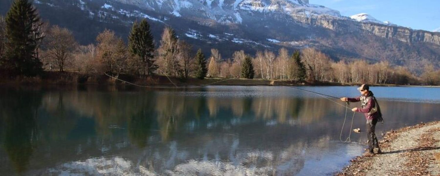 Guidage de pêche en lac de montagne